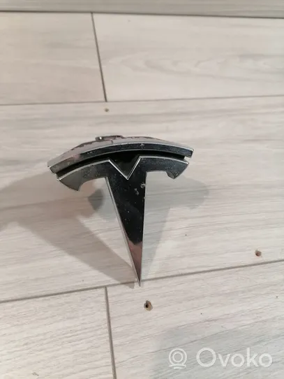 Tesla Model X Valmistajan merkki/logo/tunnus 104788400D