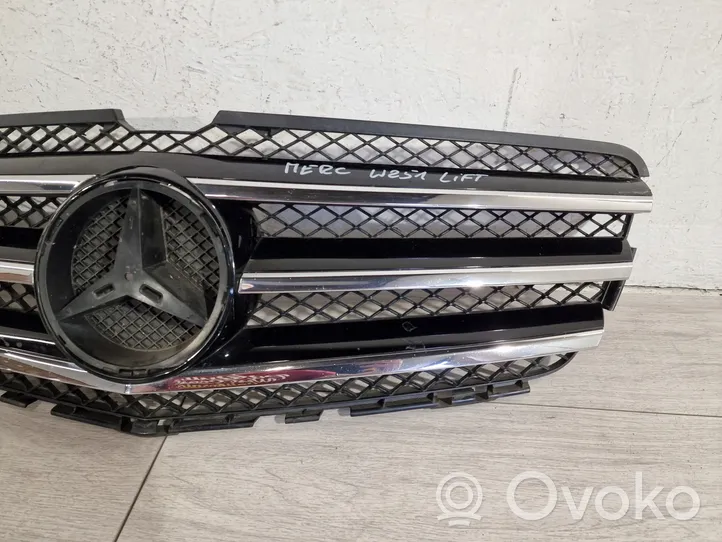 Mercedes-Benz R W251 Front bumper upper radiator grill A2518880060