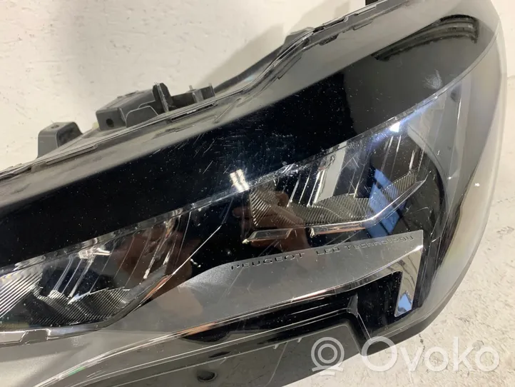 Peugeot 5008 II Lampa przednia 9836230280