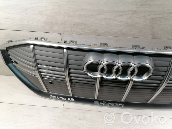 Audi e-tron Maskownica / Grill / Atrapa górna chłodnicy 4KE853651