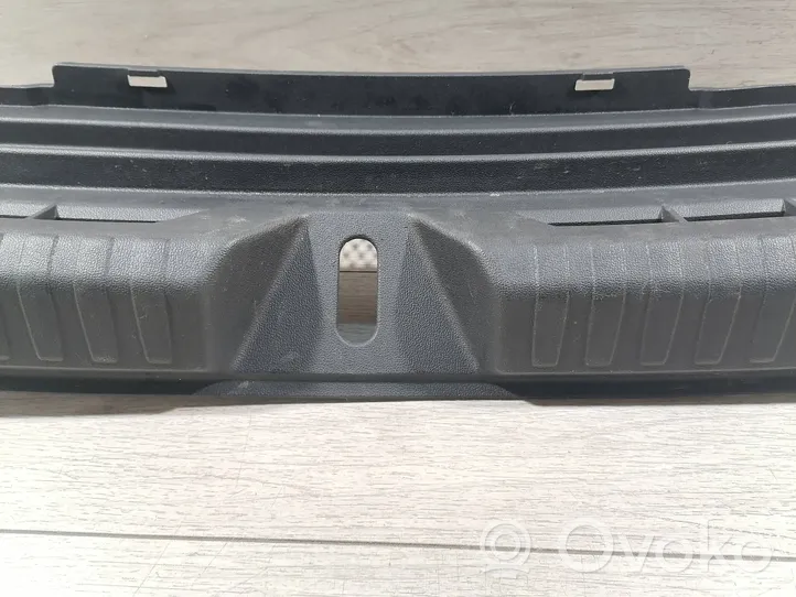 Audi A1 Rivestimento di protezione sottoporta del bagagliaio/baule 82A863471