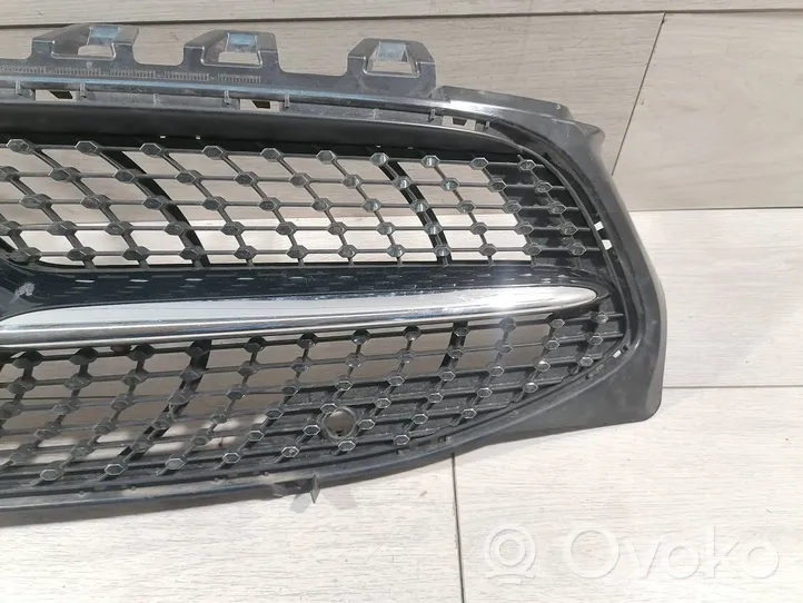 Mercedes-Benz CLA C118 X118 Grille calandre supérieure de pare-chocs avant A1188880000