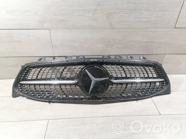 Mercedes-Benz CLA C118 X118 Grille calandre supérieure de pare-chocs avant A1188880000