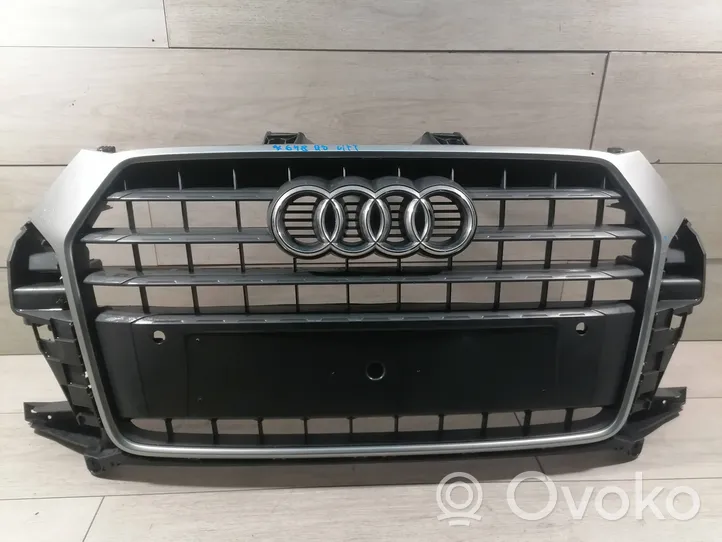 Audi Q3 8U Etupuskurin ylempi jäähdytinsäleikkö 8u0853653M