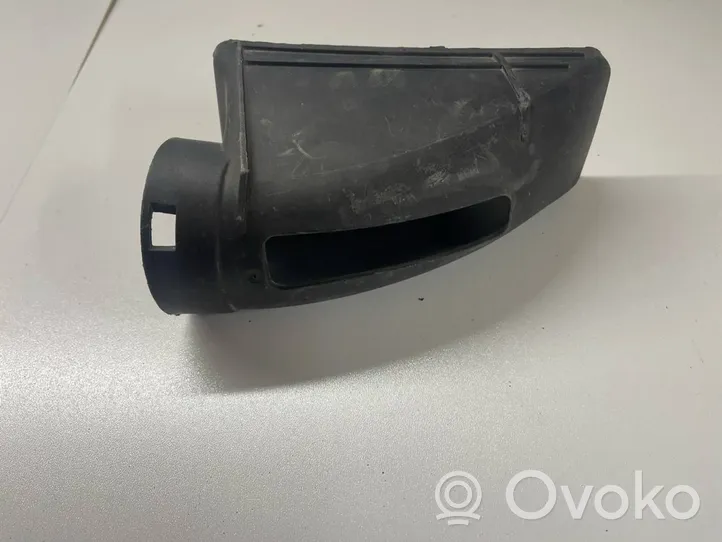 Audi Q3 8U Oro paėmimo kanalo detalė (-ės) 8U0805962D