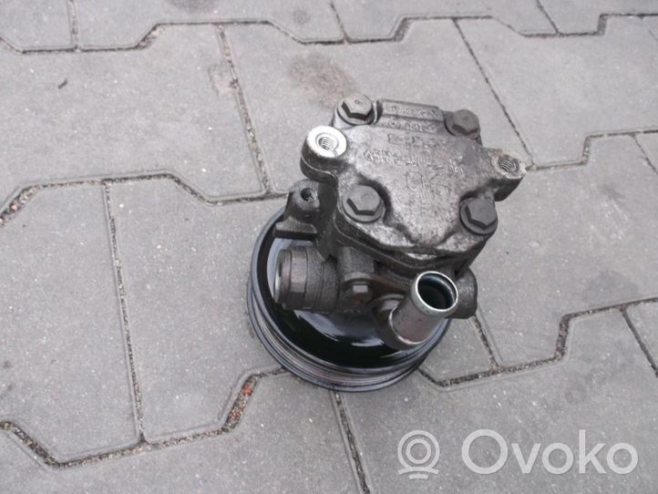 Volkswagen Golf VIII Ohjaustehostimen pumppu 