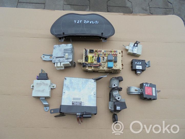 Toyota Avensis T220 Unité de commande, module ECU de moteur 