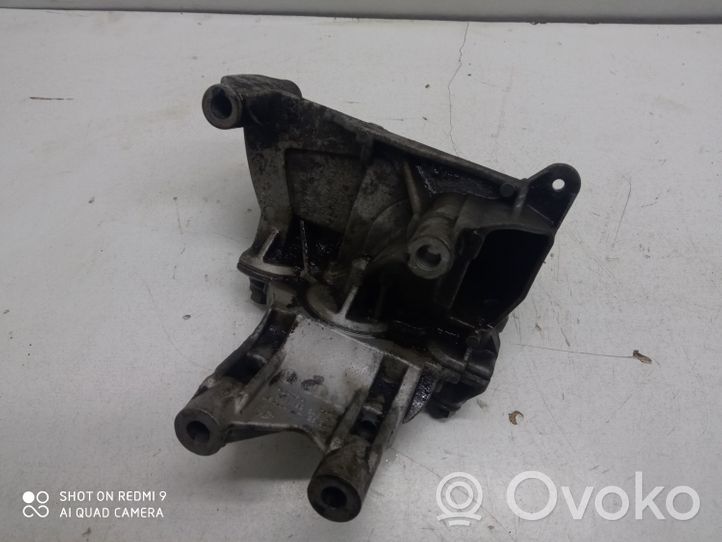 Volkswagen Transporter - Caravelle T5 Engine mounting bracket 070199343B