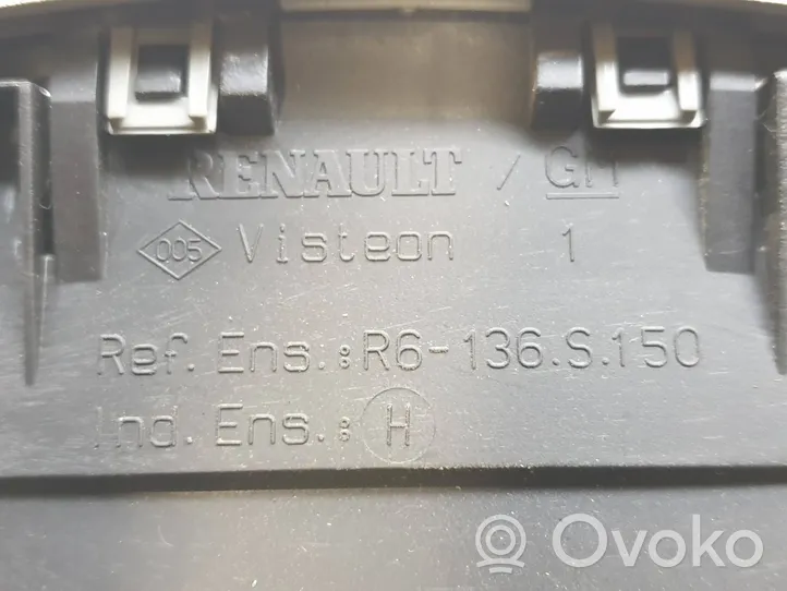 Renault Trafic II (X83) Rejilla de ventilación central del panel R6136S150
