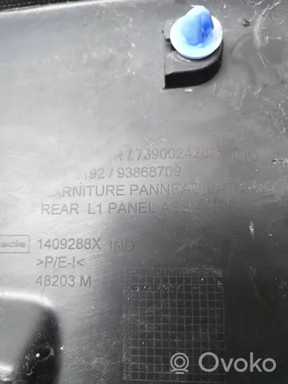 Renault Trafic II (X83) Panel embellecedor lado inferior del maletero/compartimento de carga 769002428R