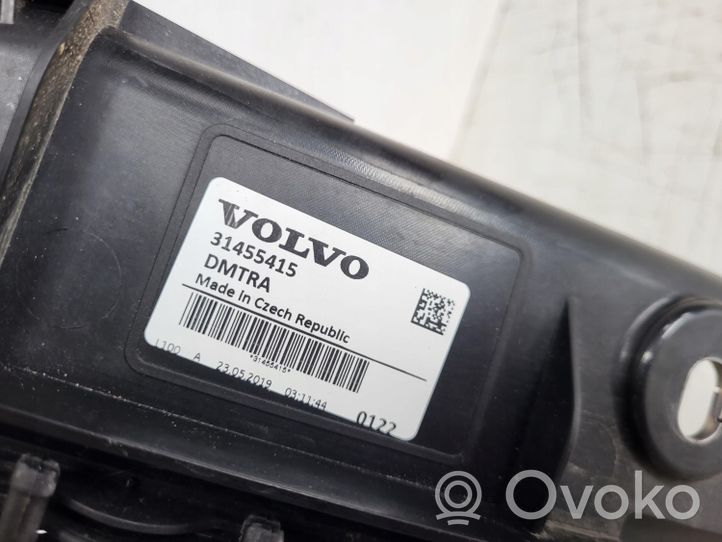 Volvo XC40 Radiatorių apdaila 