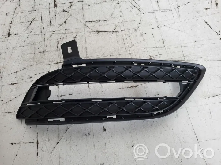 Mercedes-Benz B W246 W242 Etupuskurin alempi jäähdytinsäleikkö OEM