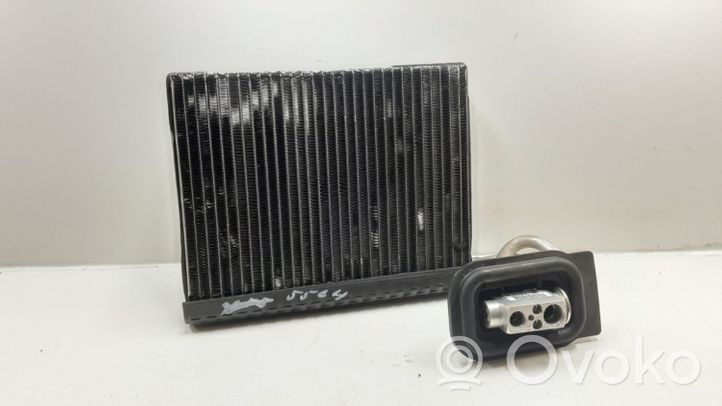 BMW X5 F15 Gaisa kondicioniera radiators (salonā) G2B1152
