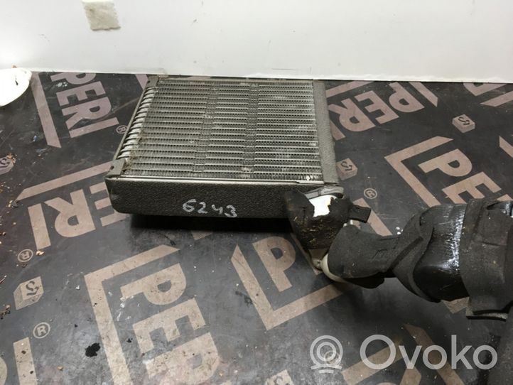 Mitsubishi Pajero Gaisa kondicioniera radiators (salonā) 09F29A589