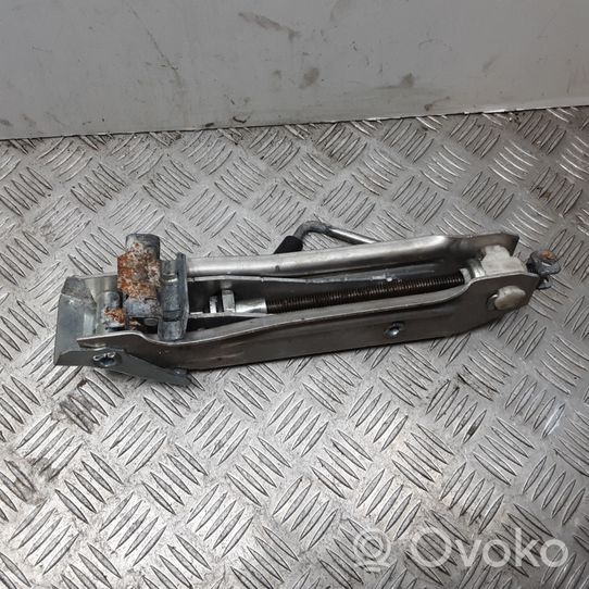 Volkswagen Bora Cric di sollevamento 8L0011031A