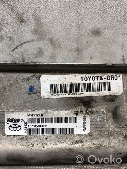 Toyota Avensis T270 Support de filtre à huile 157100R011