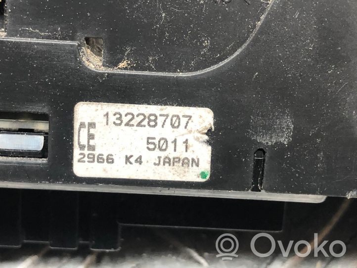 Opel Astra H Sähkötoimisen ikkunan ohjauskytkin 13228707