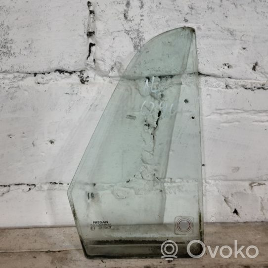 Nissan Tiida C11 Rear vent window glass E943R004528