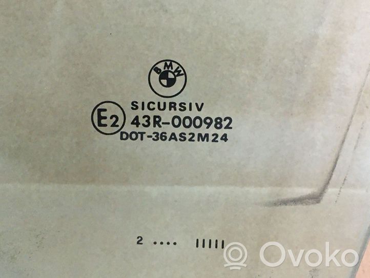 BMW 5 E39 priekšējo durvju stikls (četrdurvju mašīnai) E243R000982