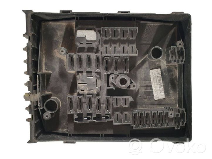 Volkswagen Polo IV 9N3 Module de fusibles 1K0937125