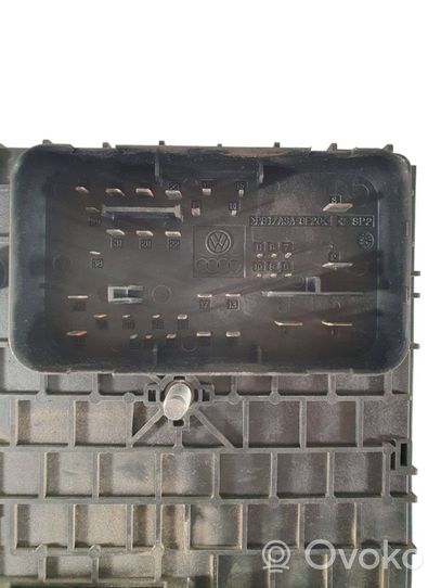 Volkswagen Polo IV 9N3 Module de fusibles 3C0937125