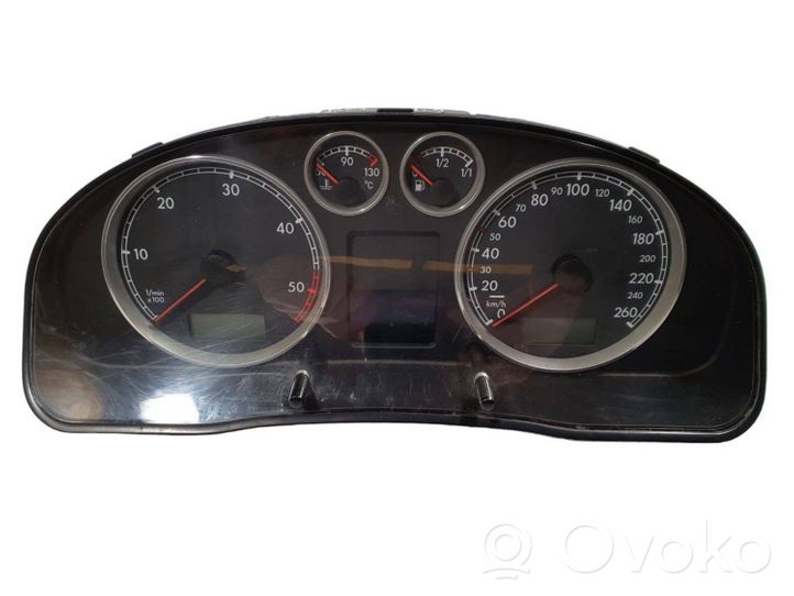 Volkswagen PASSAT B5.5 Speedometer (instrument cluster) 3B0920826A