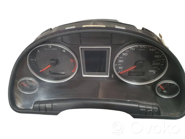 Audi A4 S4 B7 8E 8H Spidometrs (instrumentu panelī) 8E0920901D