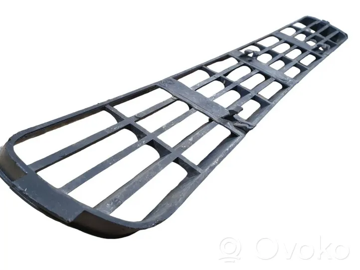 Audi 80 90 S2 B4 Grille inférieure de pare-chocs avant 8A0807683A