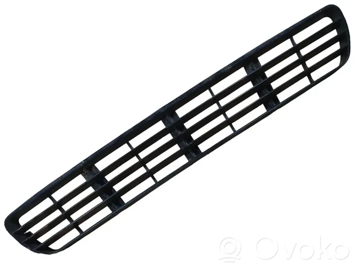 Audi 80 90 S2 B4 Grille inférieure de pare-chocs avant 8A0807683A