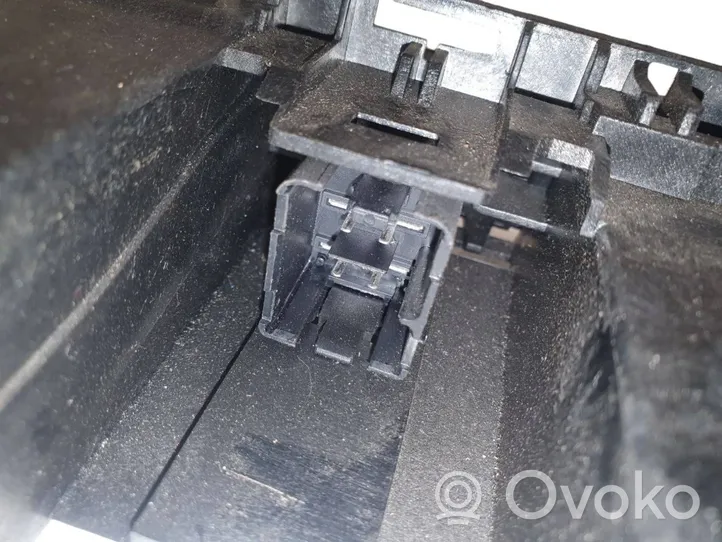 Volkswagen PASSAT B6 Daiktadėžė centrinės konsolės 3C1857273