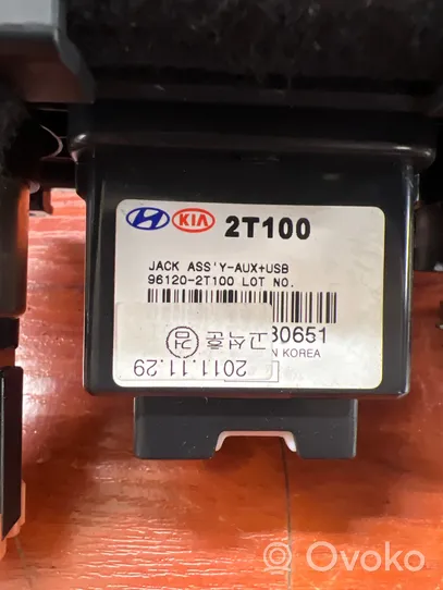 KIA Optima Gniazdo / Złącze USB 961202T100