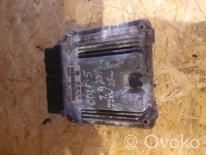 Volkswagen Golf V Sterownik / Moduł ECU 03G906016CB