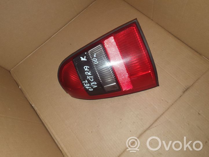 Opel Vectra B Feux arrière / postérieurs 09153153