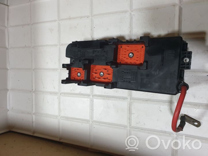 Opel Vectra C Module de fusibles 13112921