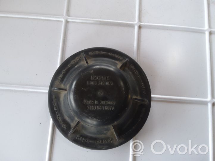 Ford Galaxy Osłona żarówki lampy przedniej 1305219065