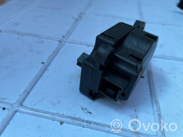 Citroen C2 Moteur / actionneur de volet de climatisation F663746XC