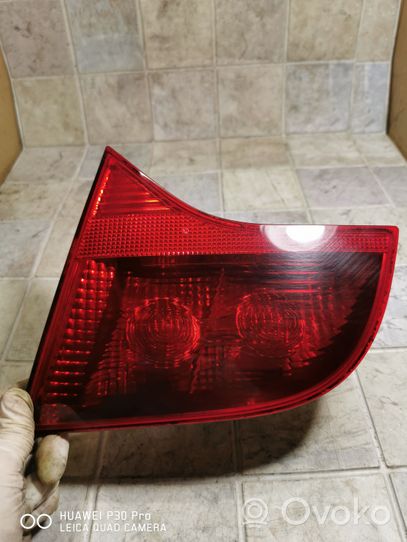 Audi A4 S4 B7 8E 8H Lampy tylnej klapy bagażnika 8E9945094