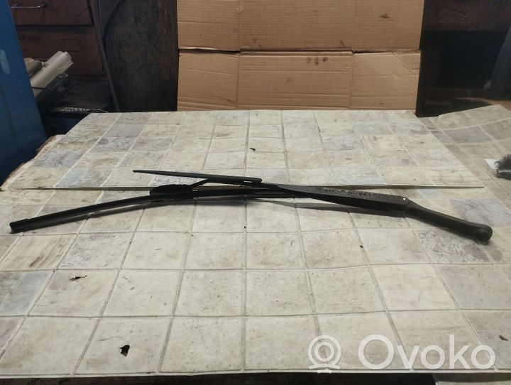 Hyundai Santa Fe Windshield/front glass wiper blade D226ZEJ