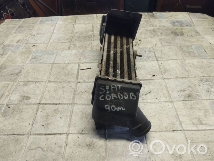 Seat Cordoba (6K) Chłodnica powietrza doładowującego / Intercooler 6K0145805