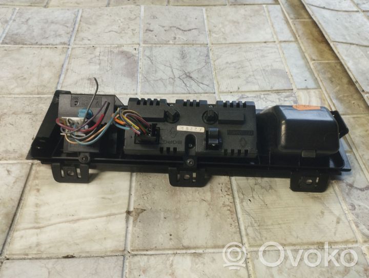 Renault Safrane Monitor / wyświetlacz / ekran 7700808845