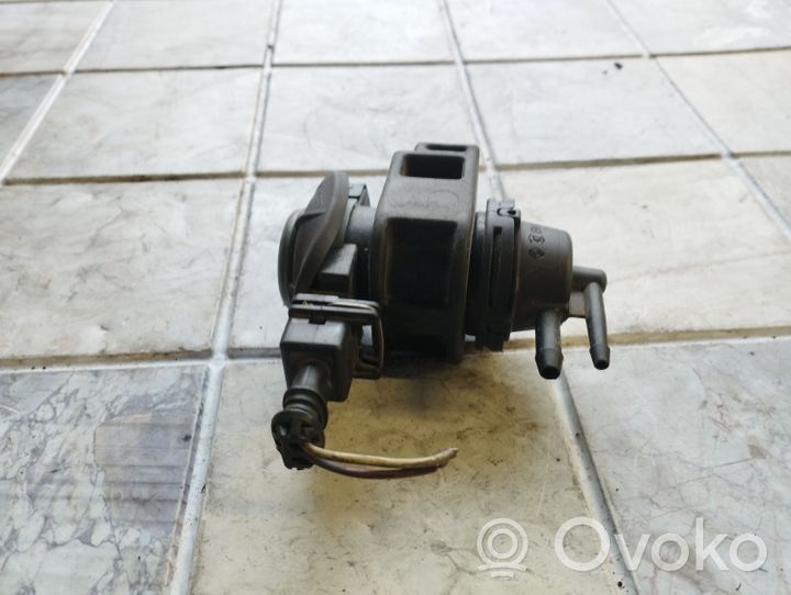 Renault Megane II Vacuum valve 8200661049