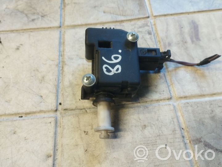 Volkswagen Golf Plus Motorino del tappo del serbatoio del carburante 1K5959782