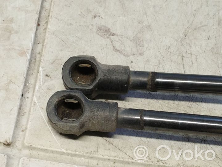 Volkswagen Polo IV 9N3 Ammortizzatore portellone posteriore/bagagliaio 6Q6827550C