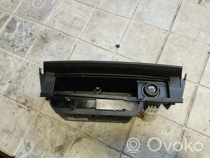 BMW 7 F01 F02 F03 F04 Cenicero del coche 911931706