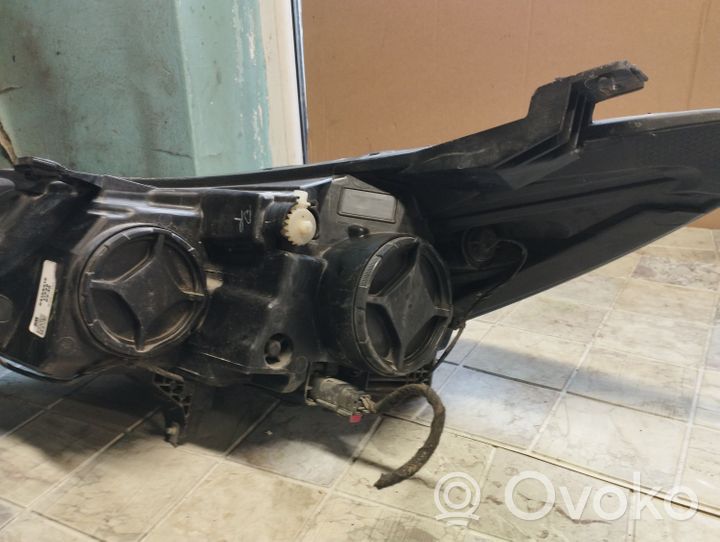 Chevrolet Cruze II Lampa przednia 84156518