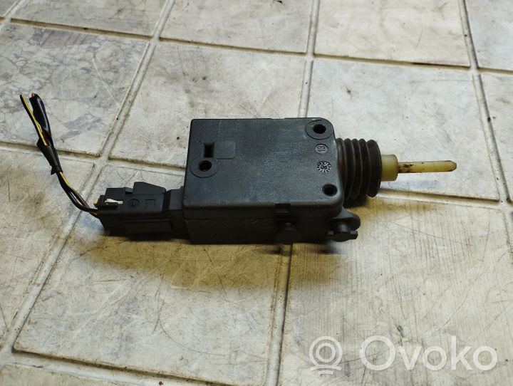 Opel Zafira A Fuel tank cap lock motor 90589918