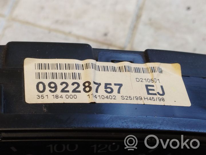 Opel Zafira A Speedometer (instrument cluster) 09228757EJ