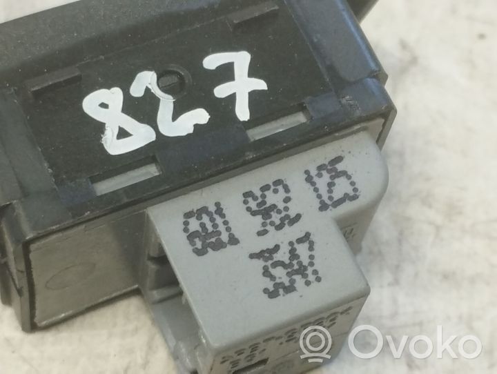 Volkswagen Polo IV 9N3 Central locking switch button 6Q1962125