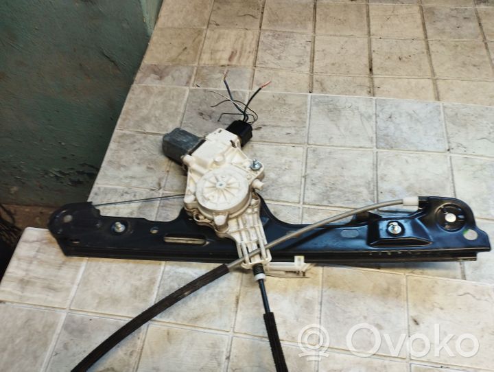 BMW 1 E81 E87 Front door window regulator with motor 0130822227