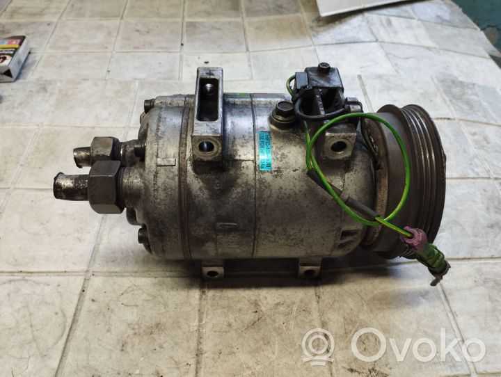 Volkswagen PASSAT B5 Air conditioning (A/C) compressor (pump) 8D0260805D